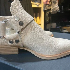 Dolce Vita mule booties